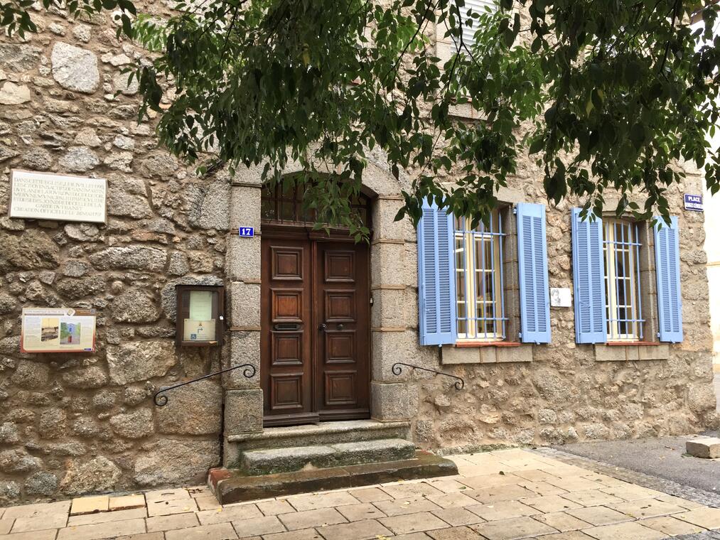 La Bibliothèque Jean Aicard (Le PlandelaTour) ProvenceAlpesCôte