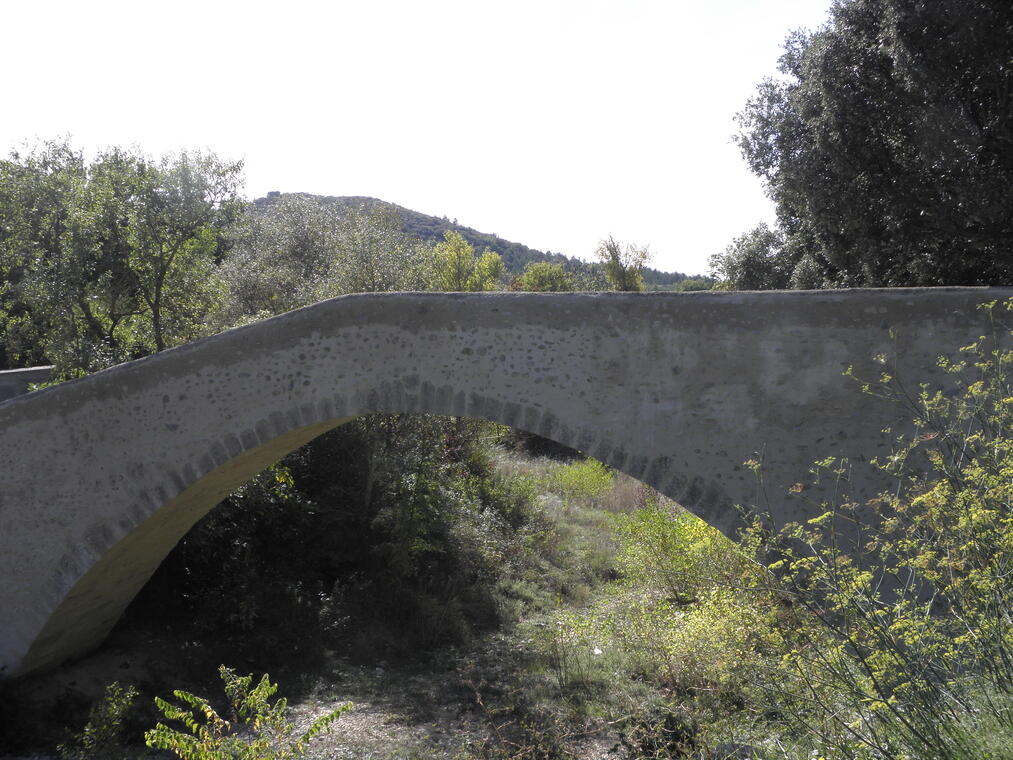 Petit pont de pierre