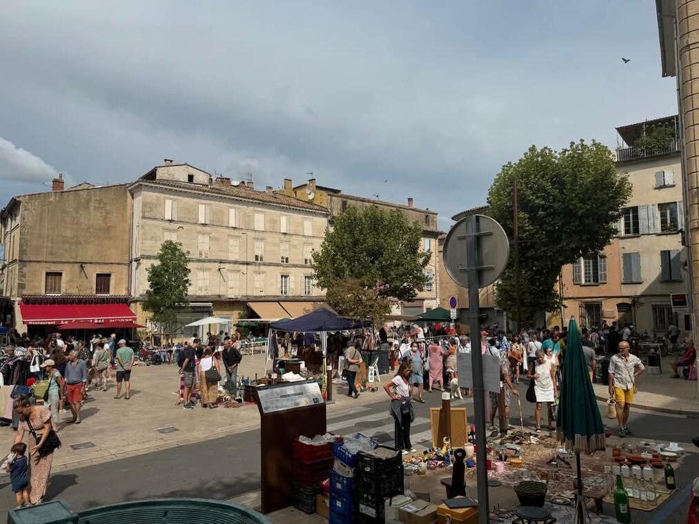 Grand vide grenier en centre ville_Apt