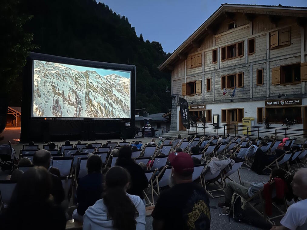 Films sur écran géant en plein air_La Giettaz