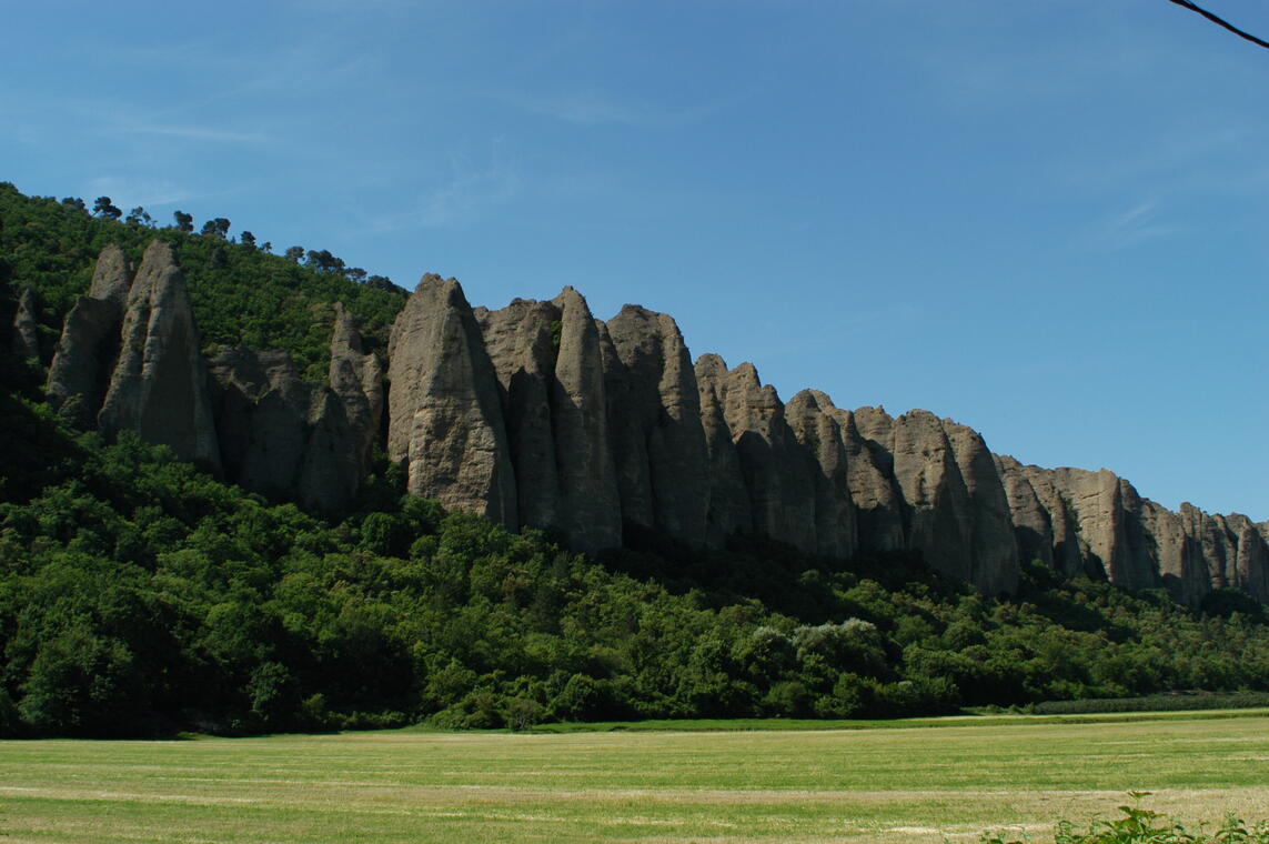 Le chemin de la Colle les Mées