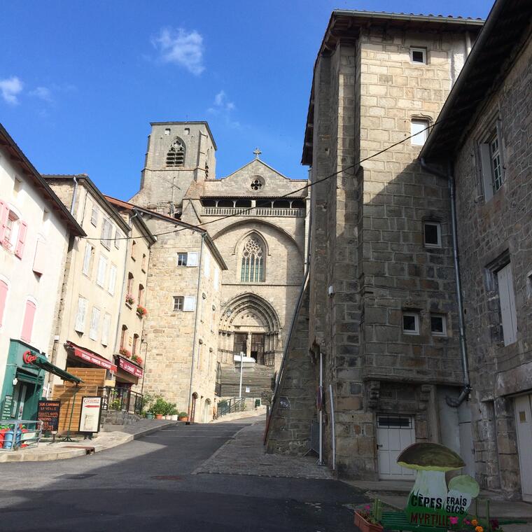 EVE_Visite du bourg médiéval _Abbatiale St-Robert