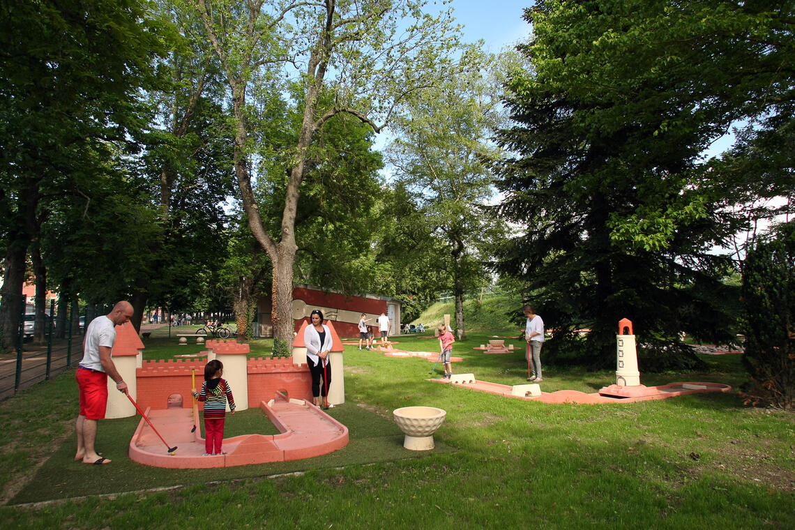 Mini-golf