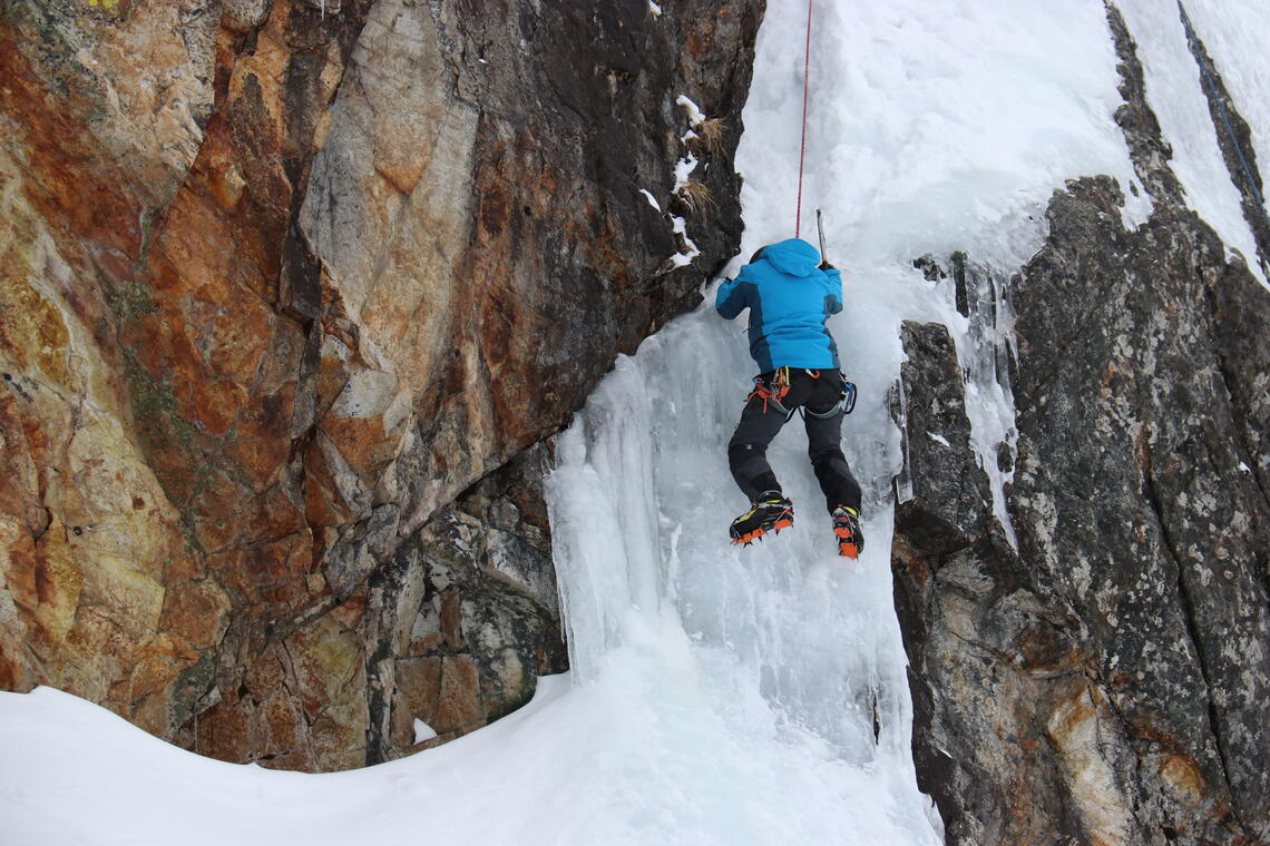 Escalade sur cascade de glace