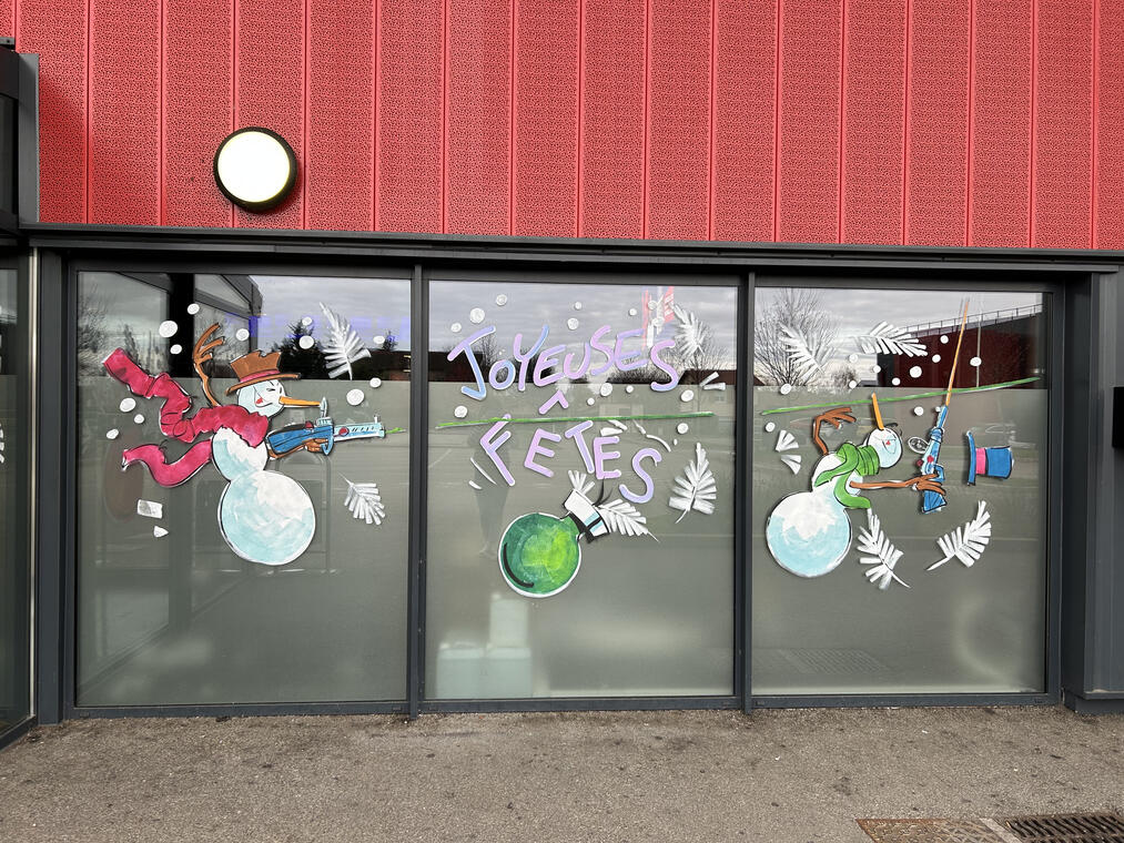 Décorations des vitres du complexe