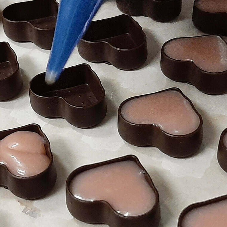 J'enrobe et je décore mes cœurs en chocolat_Saint-André-de-Corcy