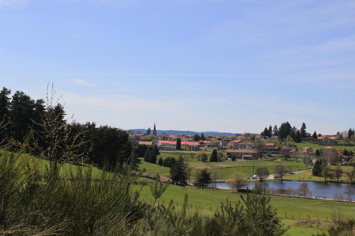 Vue sur Usson en Forez