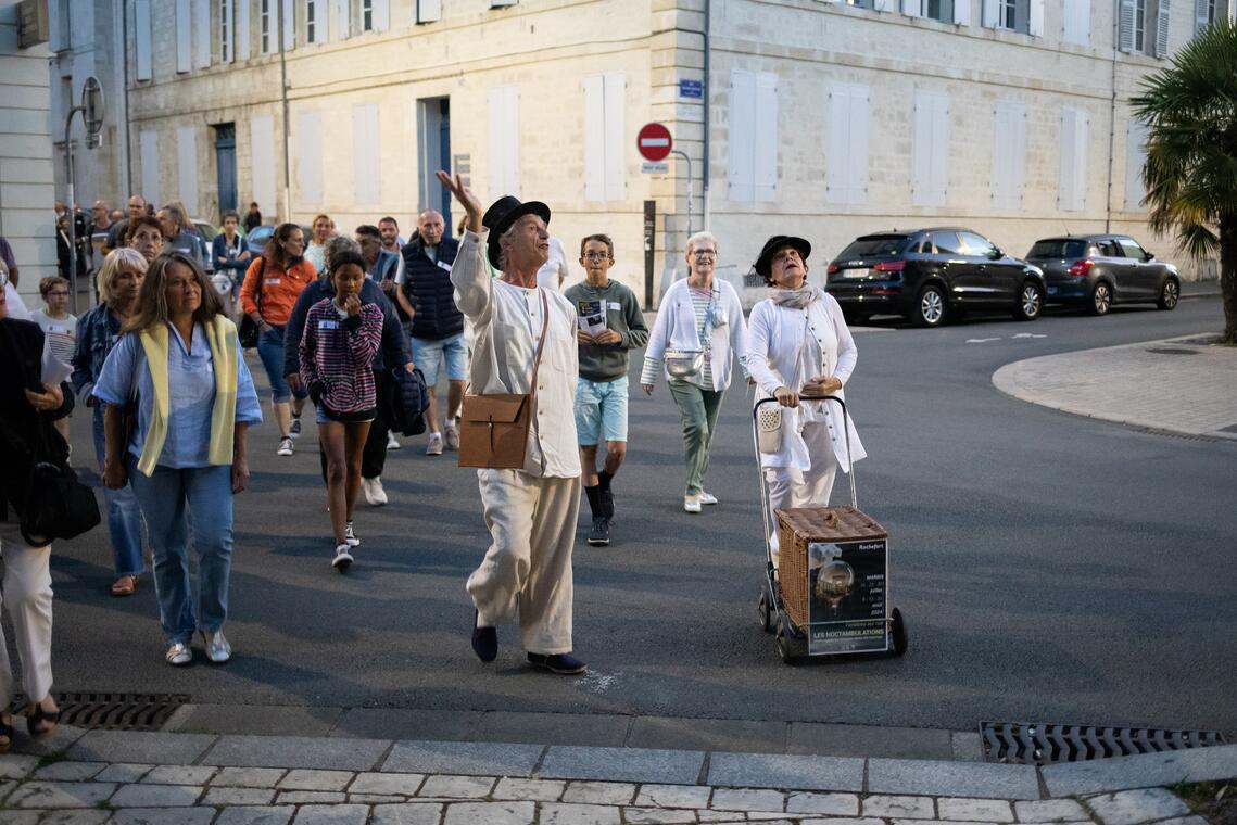 Noctambulations : Fenêtres sur rue_Rochefort
