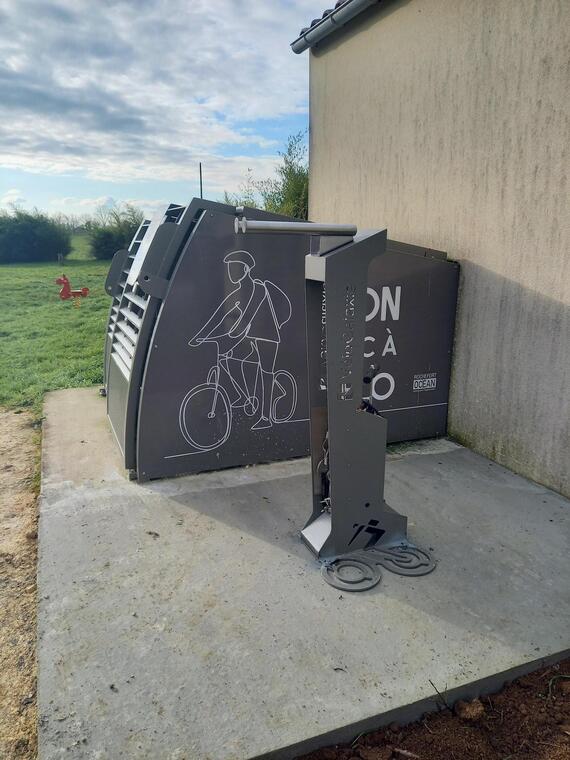 Station de réparation et de gonflage pour vélo_Cabariot