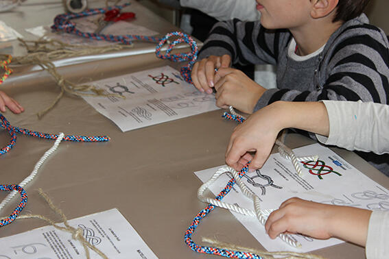 Atelier de noeuds marins pour enfants à la Corderie Royale de Rochefort