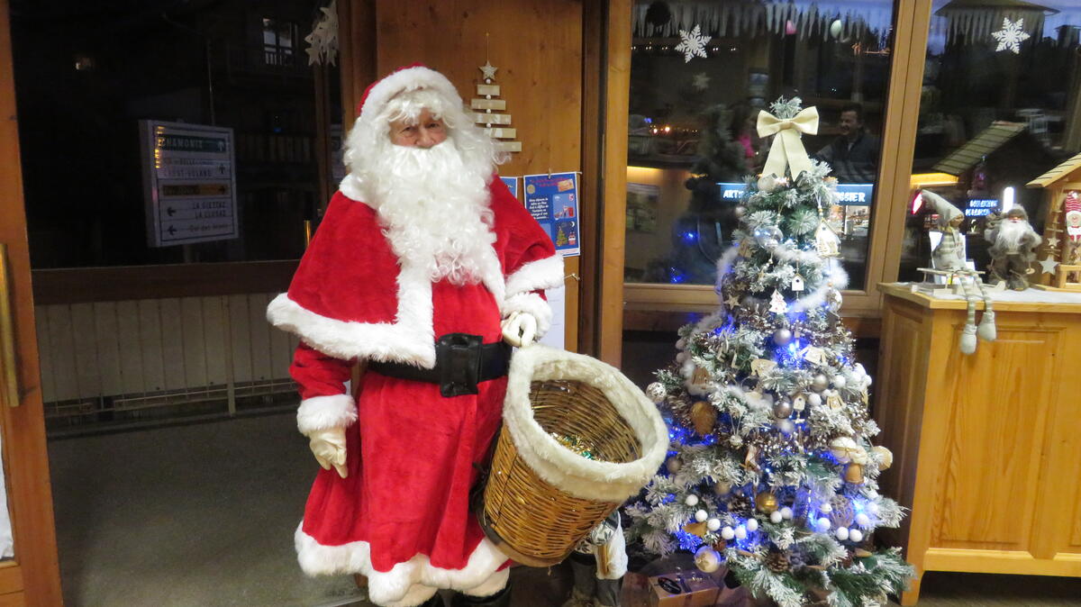 Le Père Noël arrive à Flumet_Flumet