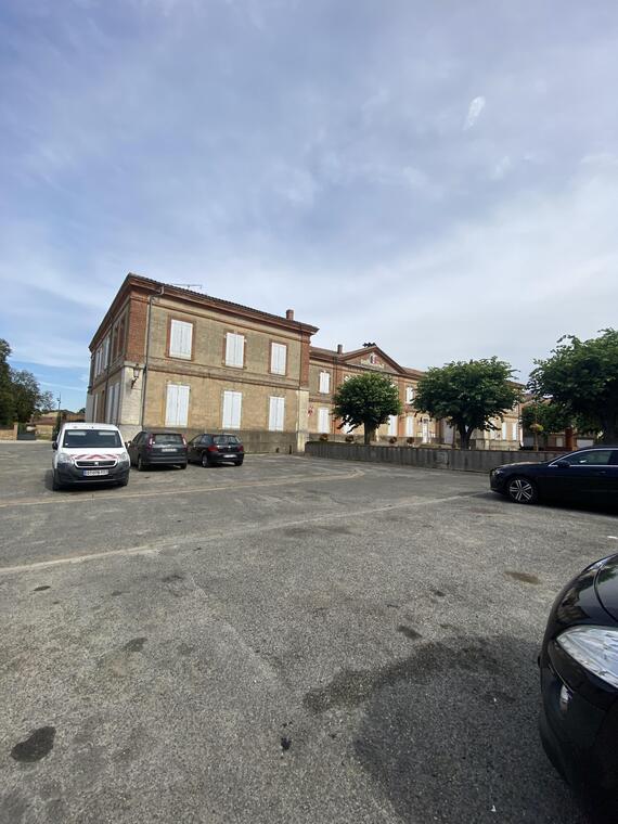 Parking Place de l'Hôtel de Ville_Lézat-sur-Lèze