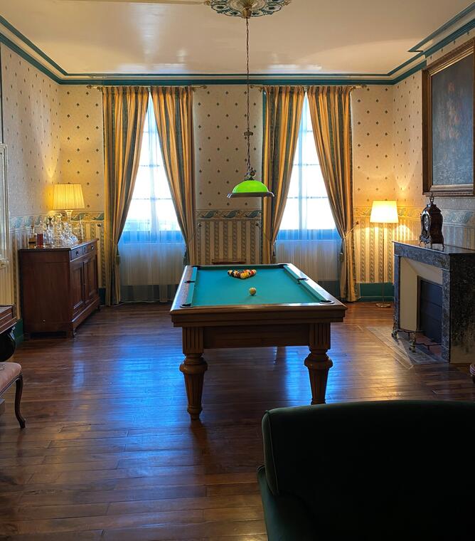 Salon et salle de billard