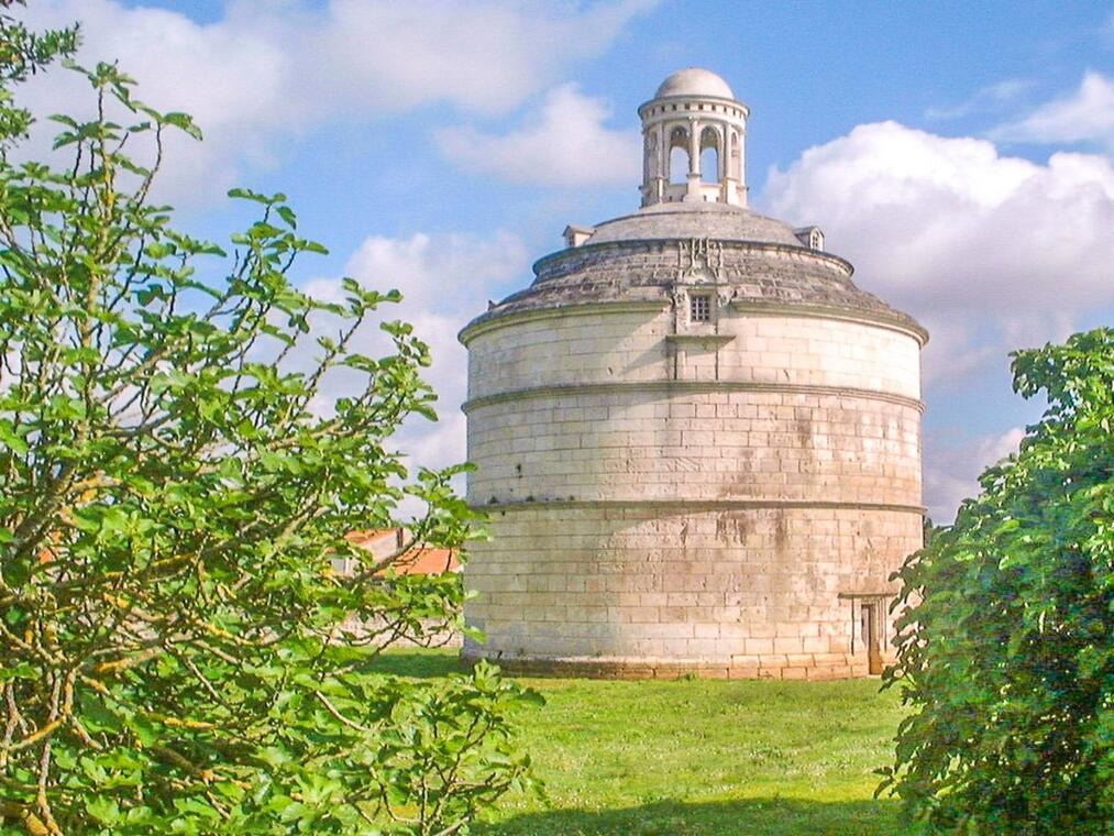 Le Pigeonnier de Montierneuf à Saint-Agnant