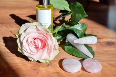 massage Quartz rose et huile de Rose Bio