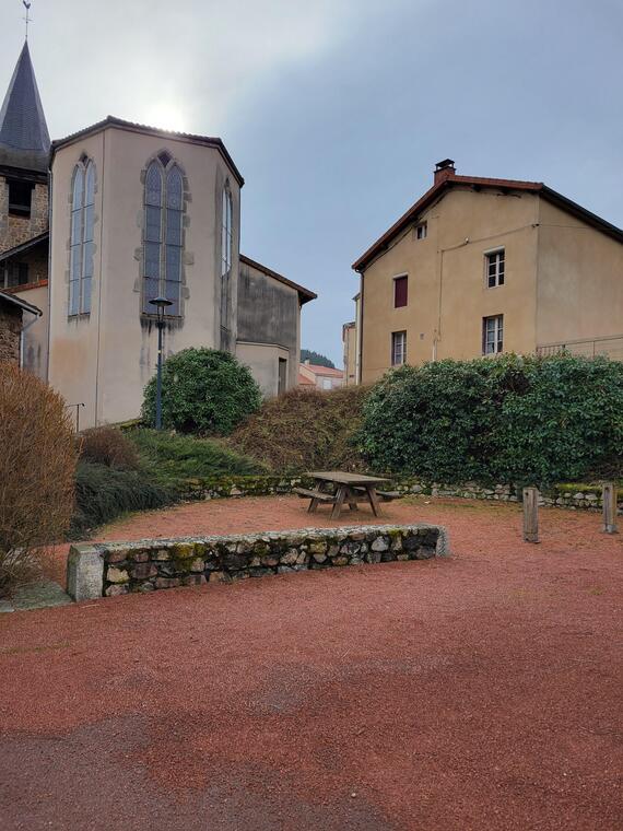 Aire de pique-nique du bourg_Saint-Bonnet-des-Quarts