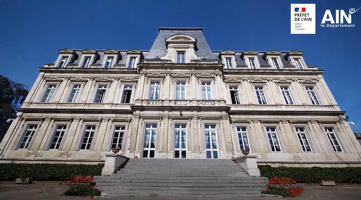 Façade Hôtel du Département de l'Ain et préfecture de l'Ain vue du jardin