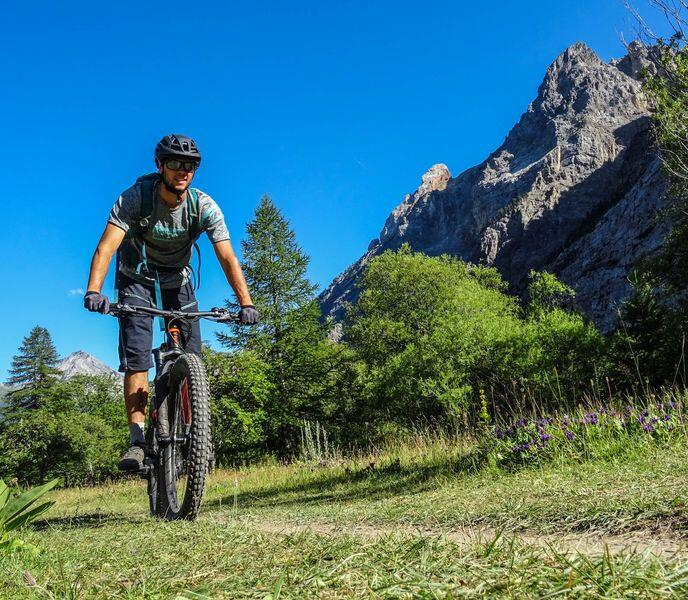 tour de la vallée étroite Névache