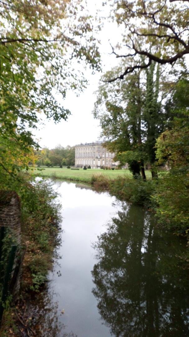 etang et chateau de l'hermitage.JPG