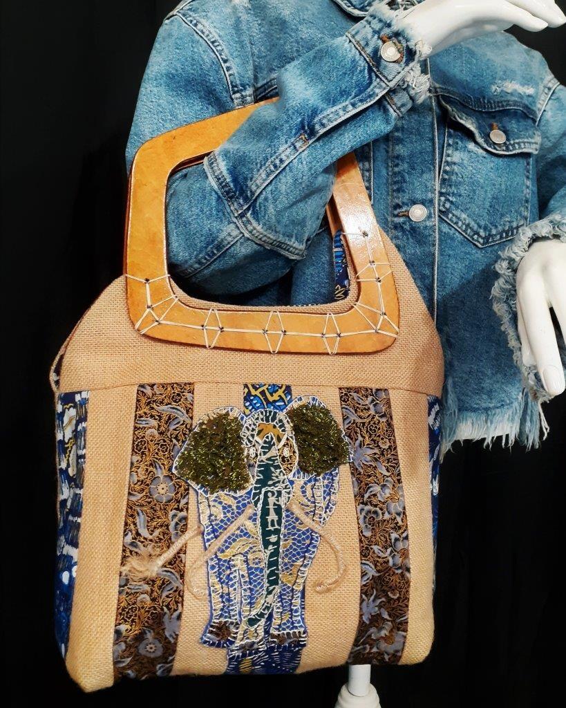 6225e68072e7e51a5e81c4edAtelier sac par Peggy Charles pour la Cité de la dentelle et de la mode de Calais.jpg