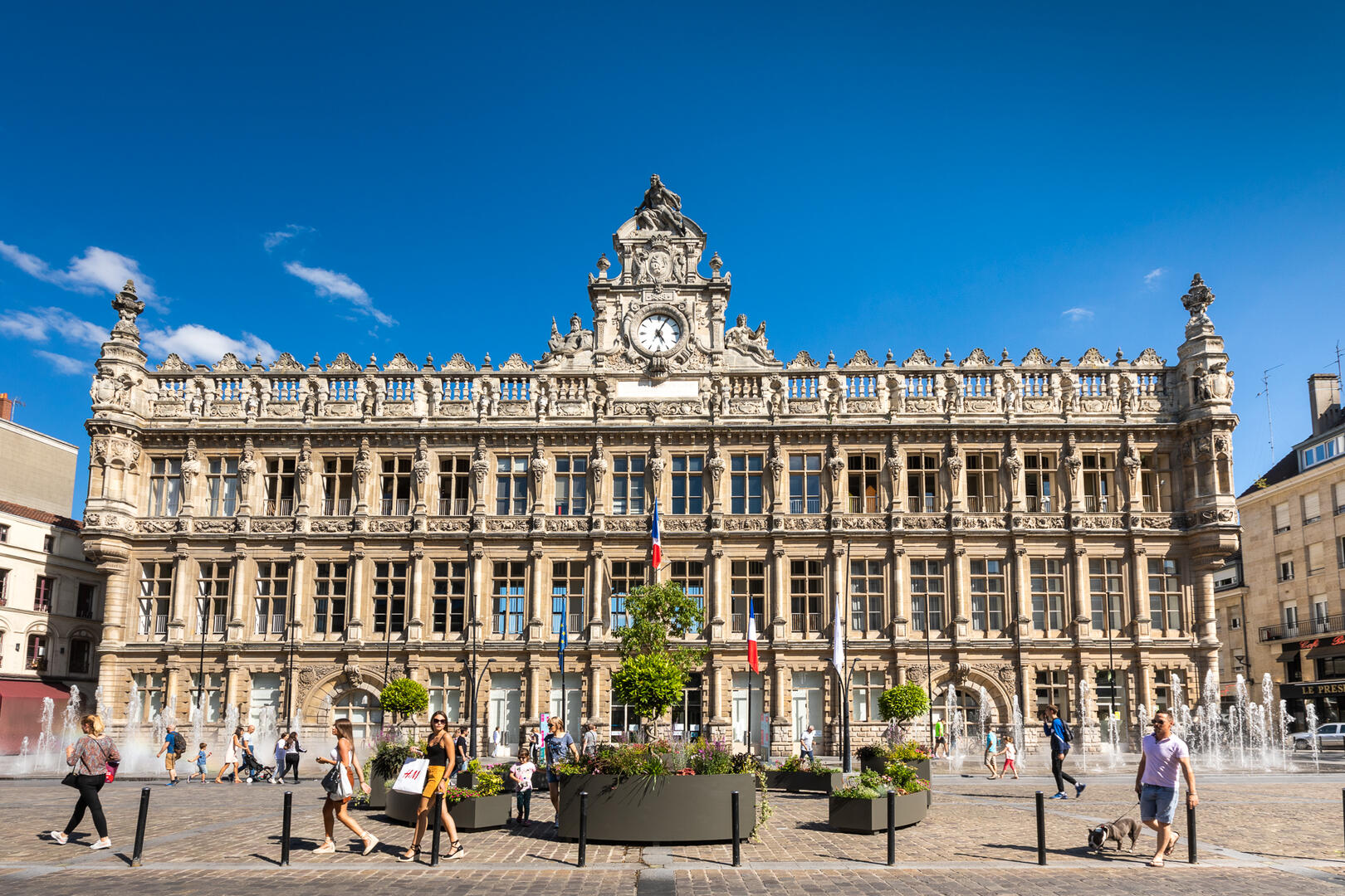 Valenciennes-place-d'armes-hôtel-de-ville-OTCVM©claude.waeghemacker-HD-130.jpg