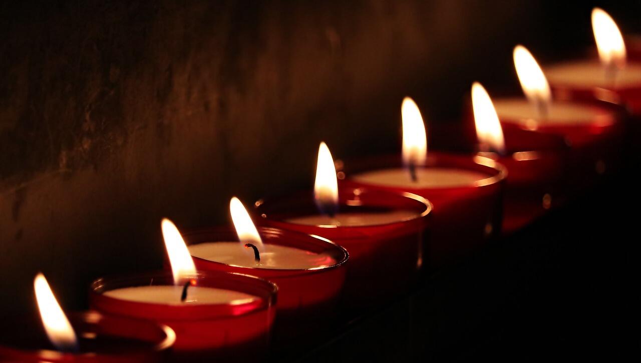 tea-lights-S.Hermann_F.Richter_Pixabay .jpg