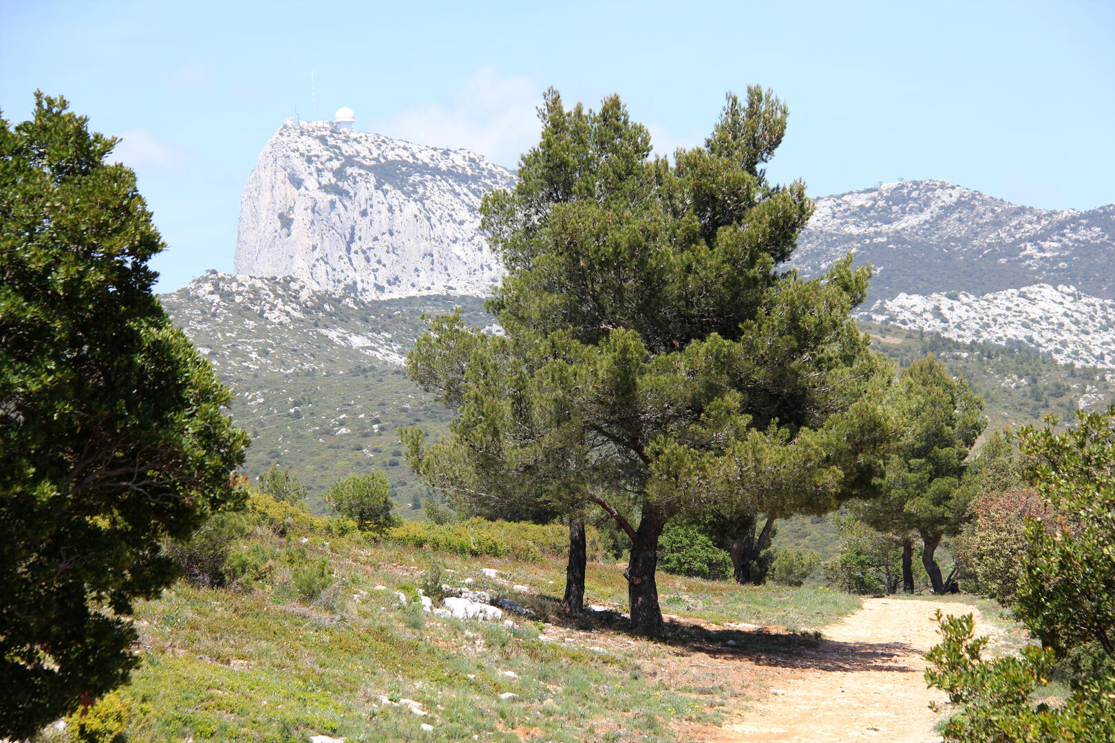 Pic de Bertagne-Observatoire-Sainte-Baume OTI Aubagne.jpg