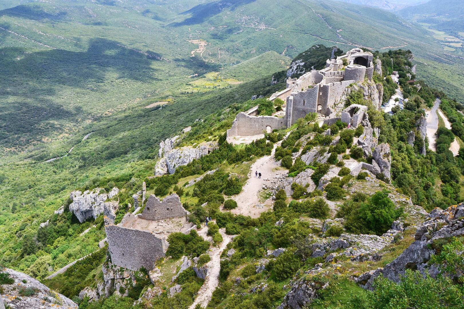 castle-661479_1920.jpg