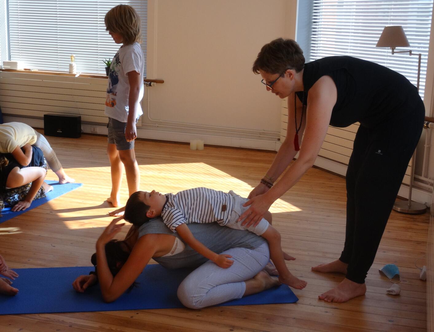 YOGA PARENT ENFANT © Stéphane Kolodziejczak.JPG