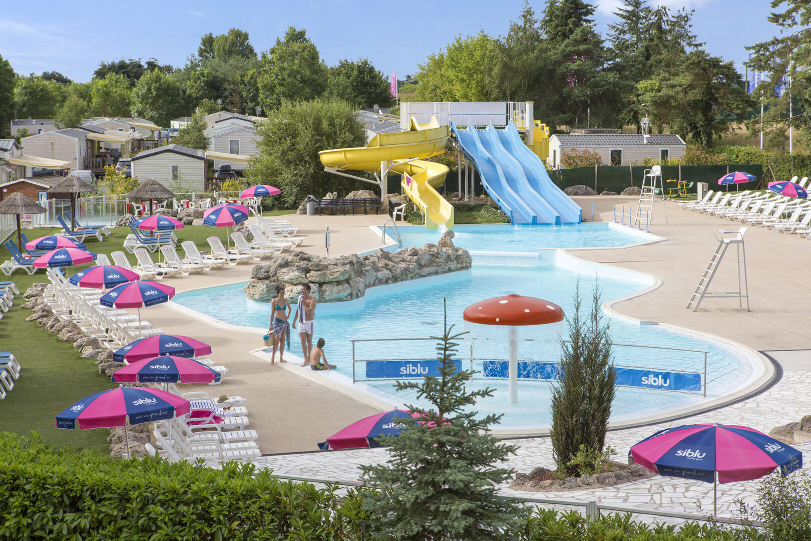Siblu-Domaine-de-Dugny-espace-aquatique-002.jpg