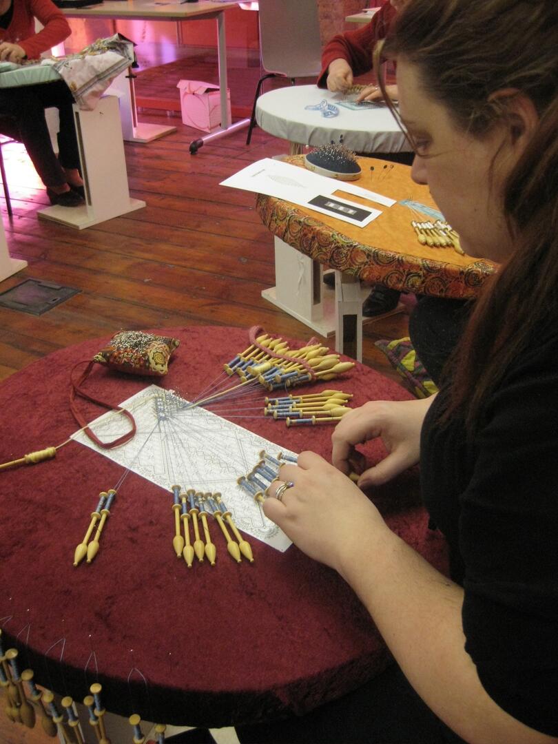 atelier dentelle à la main Crédit F Collier17 février 2011 011.jpg