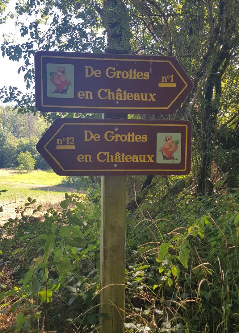 de grottes en châteaux.jpg