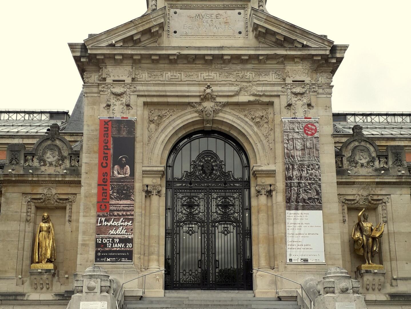 parvis-musée-valenciennes-indochine-révélée-exposition.jpg