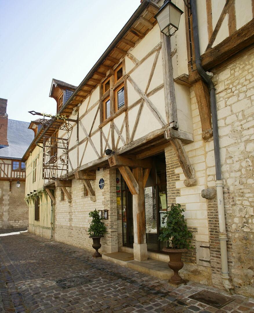 Rue Linard Gonthier - Champ des Oiseaux.jpg