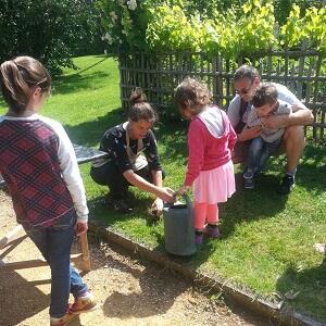 jeunes_pousses_atelier_visite-enfant_eyrignac.jpg