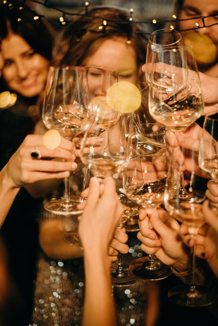 Groupe d'amis vere vin © Ctonbro_Pexels.jpg