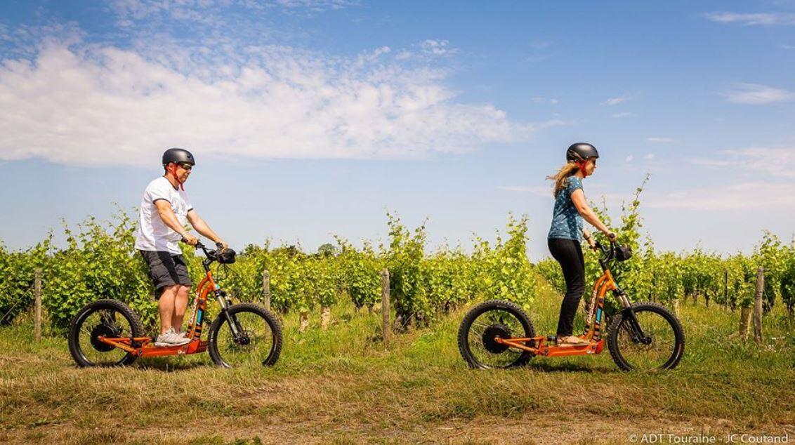 Balade_trottinette_electrique_La_Roche_Posay ©ADT_Touraine_JC_Coutand.JPG