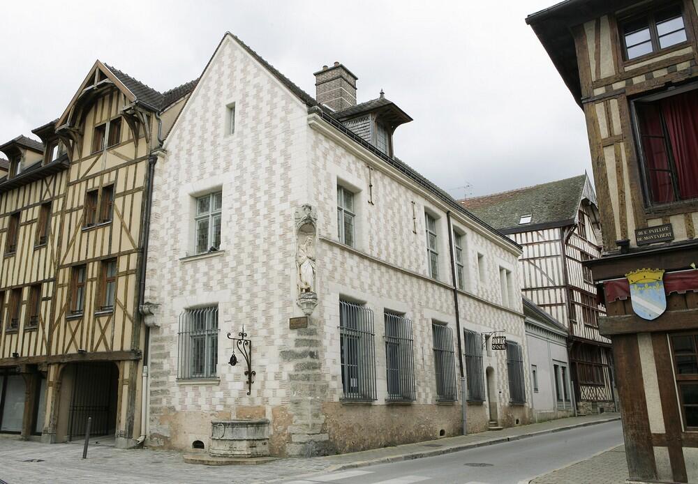 HOTEL DU MOISE - Copyright Carole Bell.jpg