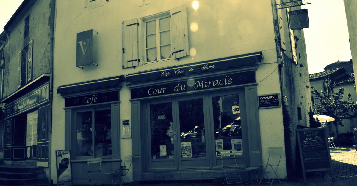 Vouvant-Cour-du-Miracle.jpg