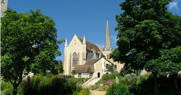 Visite_Ass_Pat_visite_Eglise_St_Sauveur.jpg