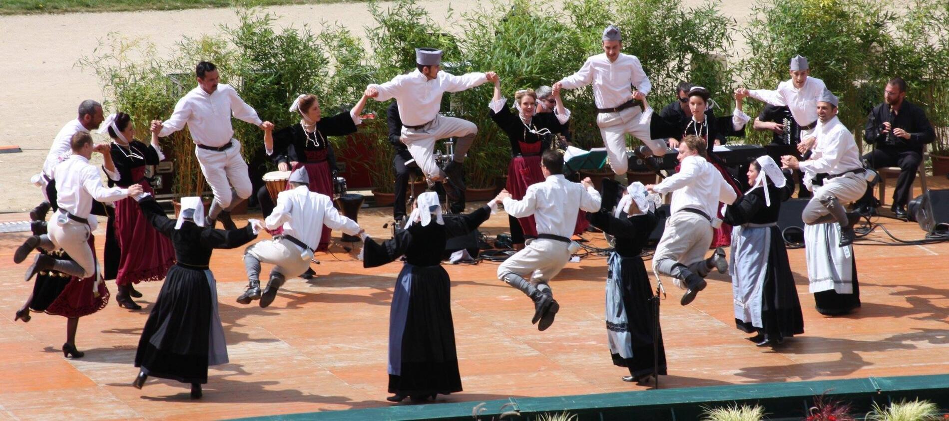 Rencontres Occitanie - Bretagne - 15.07 Cercle danse Le Croisty - mediatheque ludotheque le croisty.jpg