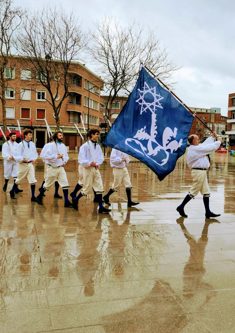 Danse épées.jpg