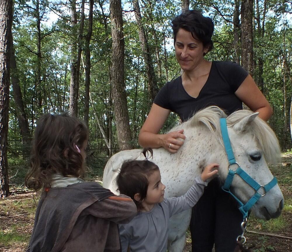 Atelier_ferme_equestre_pedagogique_La_Roche_Posay.jpg