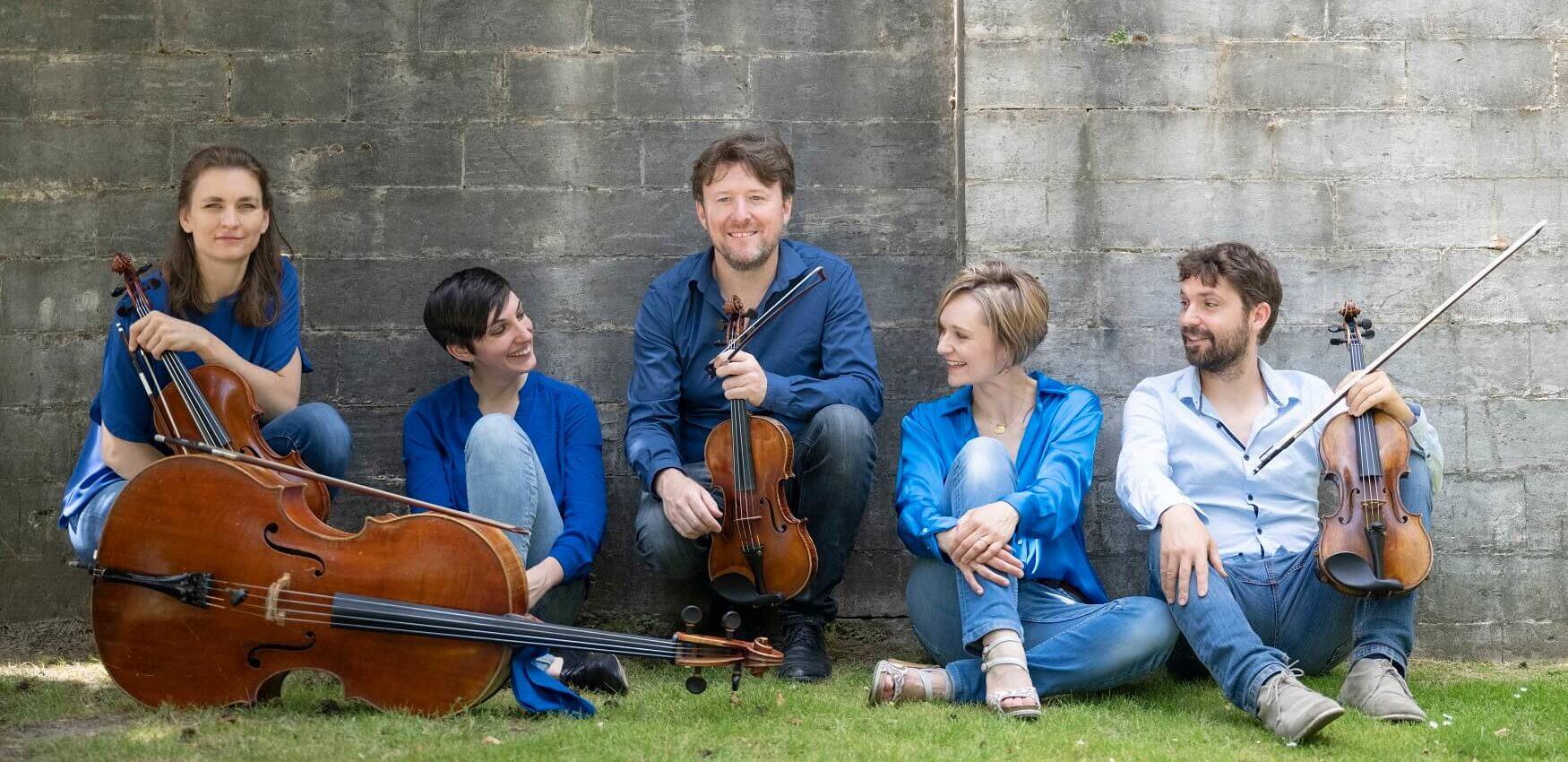 Le-Quatuor-Amon-et-Clara-Inglese-@Veronique-Theunissen-1-1750x850.jpg