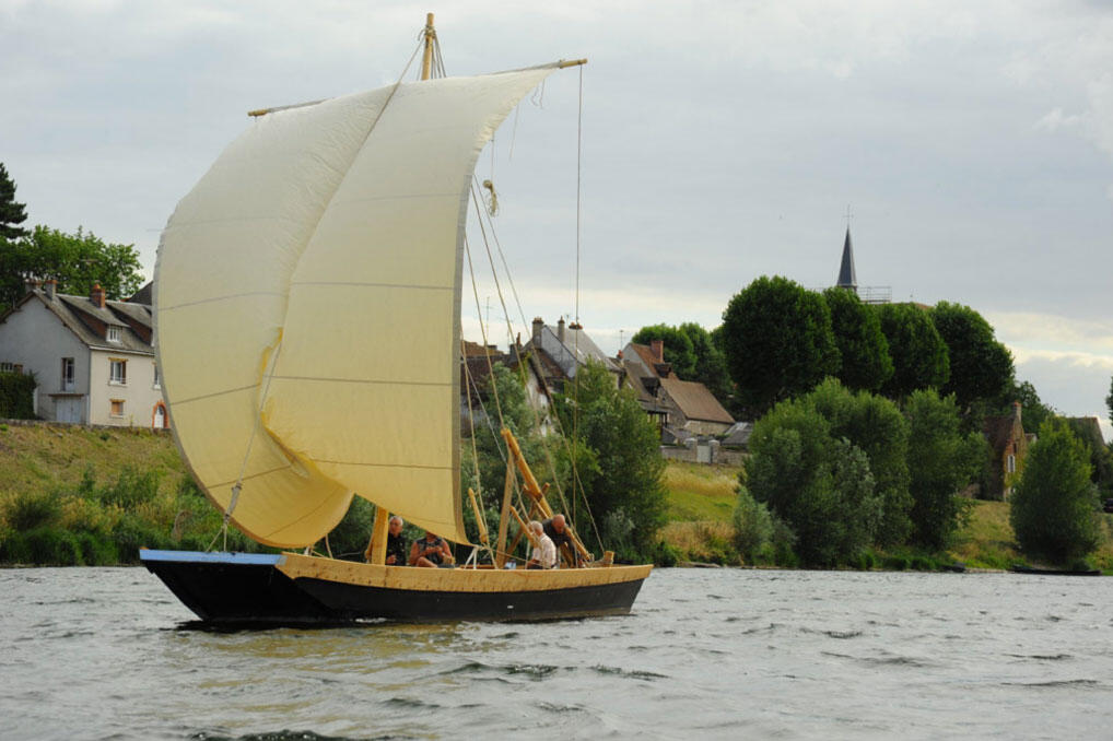 navigation-loire-marins-port-chambord.jpg