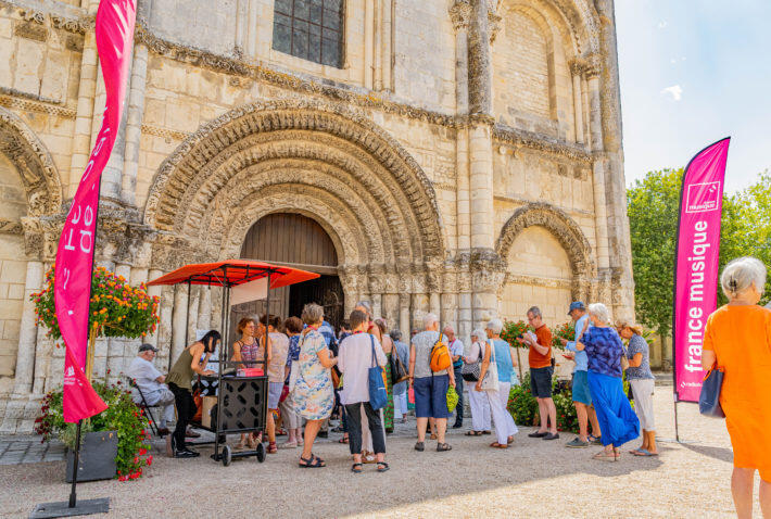 Ambiance-festival-par-Marion-Bertin-1-710x478.jpeg
