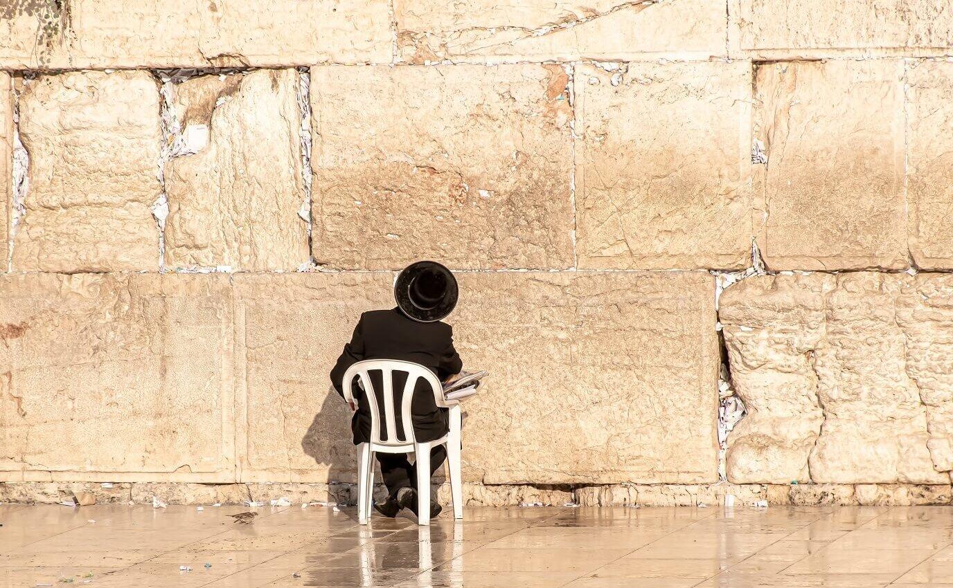 Shema-Adonaï-the-western-wall-4595324-HD-CR-RI-YA--1376x850.jpg
