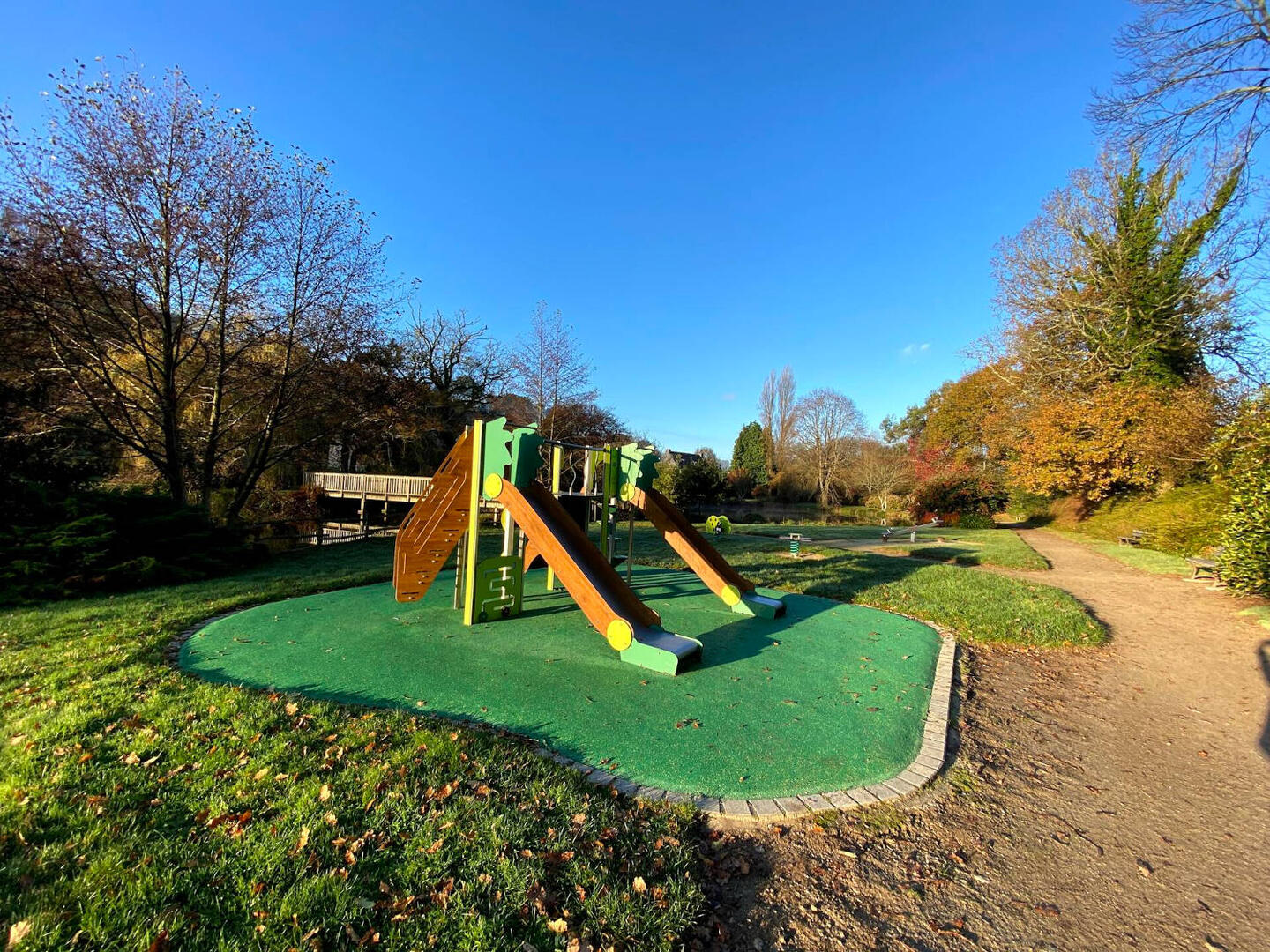 Aire jeux étang- La Vraie-Croix.jpg