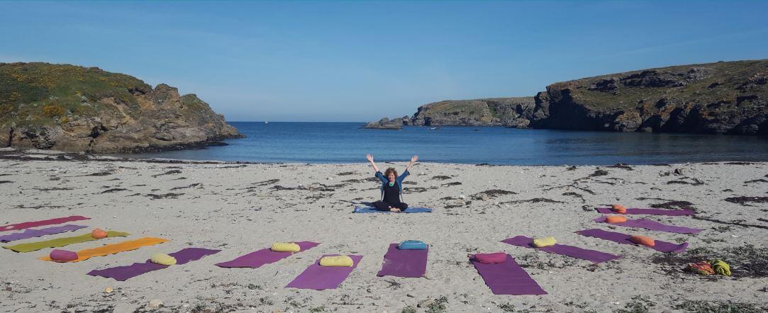 2024 - CORINNE MARCHAND - BIEN ETRE - YOGA - PLAGE.JPG