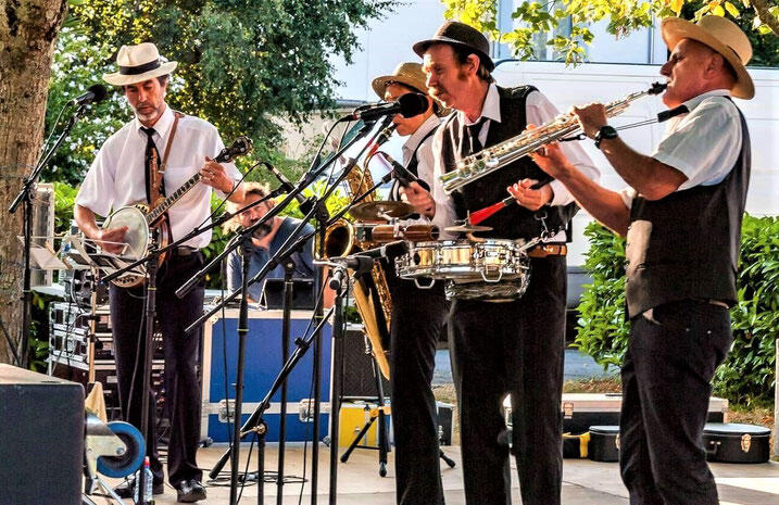 Concert_Donjon_La_Roche_Posay_Sunny_street_jazz.jpg